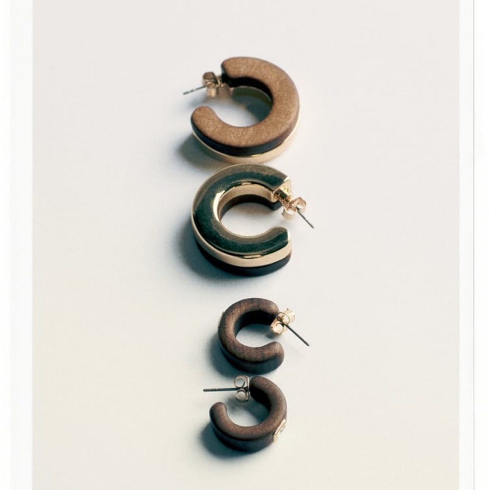 Pack of wood hoop earrings